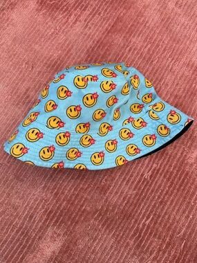 Tropical Smiley Face Pattern Light Blue & Black Reversible Bucket Hat